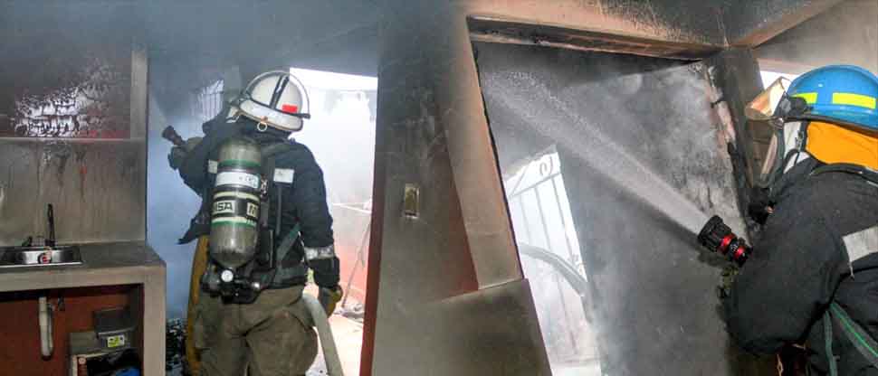 Bomberos sofocan incendio en una vivienda de San Miguel
