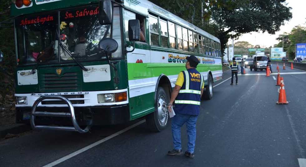 VMT y la PNC han impuesto más de 10,000 esquelas en los primeros días del año