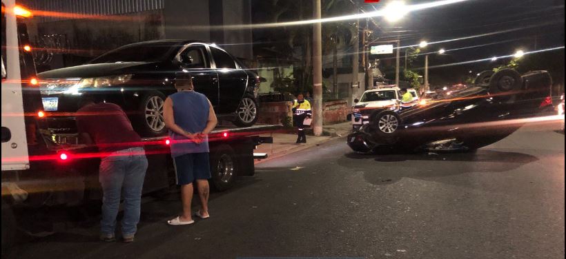 Distracción al volante habría causado aparatoso accidente en barrio San Jacinto