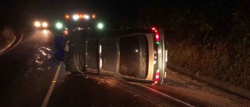 Varios lesionados tras vuelco de vehículo en carretera a Comasagua, La Libertad