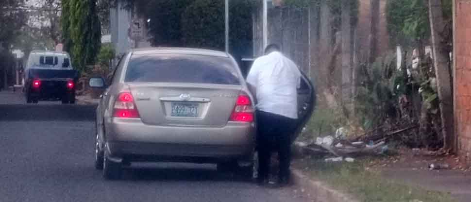 Denuncian a hombre que no pudo buscar un mejor lugar para hacer sus necesidades