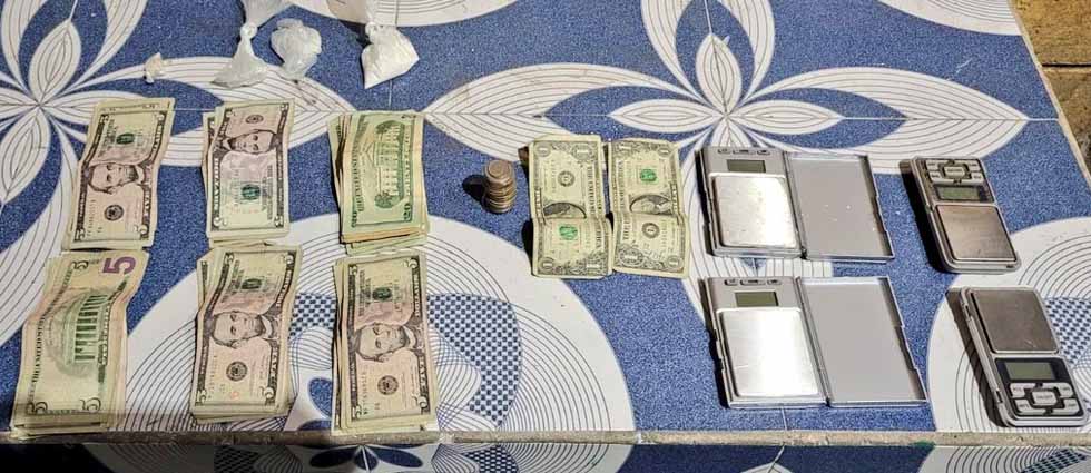 Por miedo a ser detenidos pandilleros abandonan más de $400 en efectivo y droga