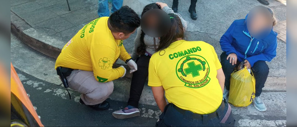Auxilian a mujer atropellada por motocicleta cerca de la exterminal de oriente