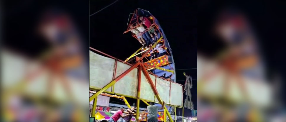 Usuarios de juego mecánico vivieron momentos de terror cuando se quedó detenido en el aire