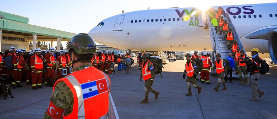 Rescatistas salvadoreños ya están en Turquía para apoyar en la búsqueda de sobrevivientes