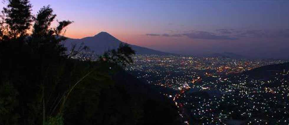 MARN prevé lluvias para varias zonas de El Salvador esta noche de lunes