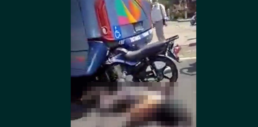 Pareja que se conducía en moto choca con la parte trasera de un bus en Santa Ana