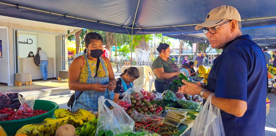 Agromercados continúa funcionando durante el fin de semana y salvadoreños aprovechan sus beneficios