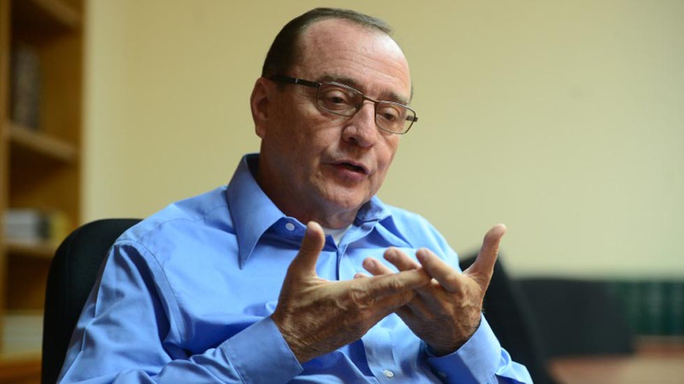 Exrector de la UCA sufre infarto y su estado es delicado