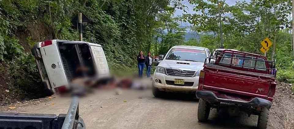 Asesinan a 7 policías en Perú