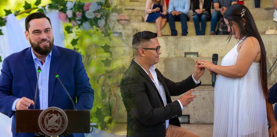 Parejas se juran amor eterno durante bodas colectivas en parque Cuscatlán