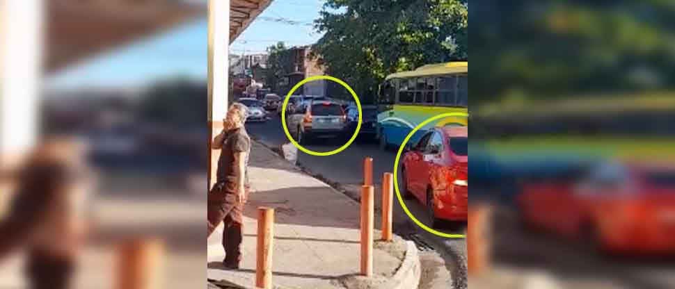 “No hace caso”: Captan a conductores circulando en sentido contrario