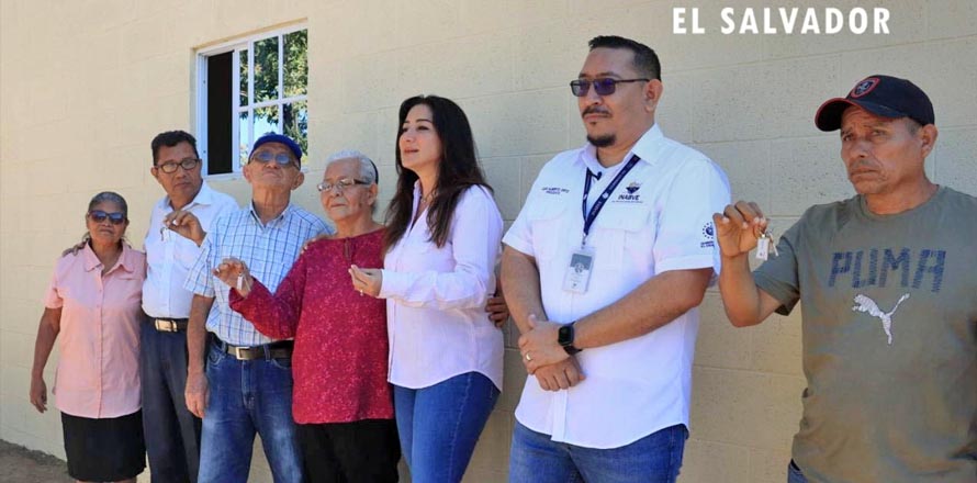 Benefician con viviendas dignas a familias de La Libertad
