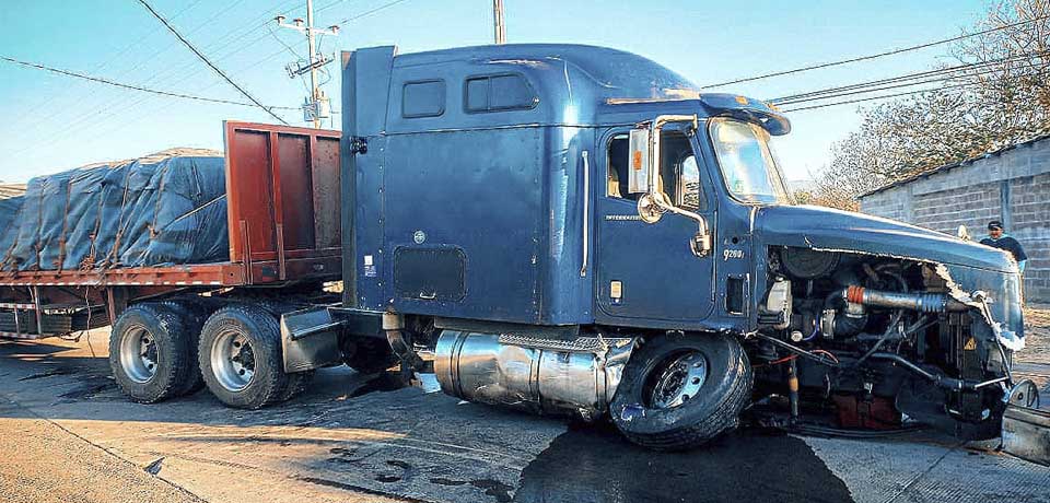 Brutal choque deja dos personas lesionadas esta mañana
