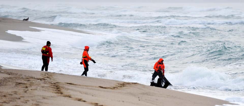 Llegan más cuerpos sin vida a costa de Italia tras naufragio de barco