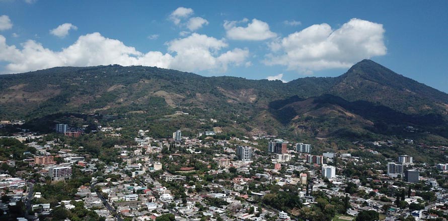 MARN prevé un jueves muy cálido y con lluvias puntuales