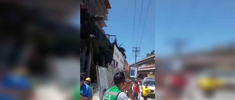 Reportan al menos seis lesionados tras caída de plataforma de construcción en un centro comercial de San Salvador