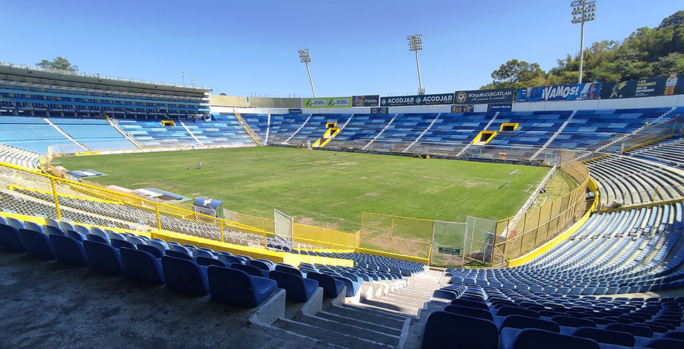 Grama del estadio Cuscatlán comienza a reverdecer