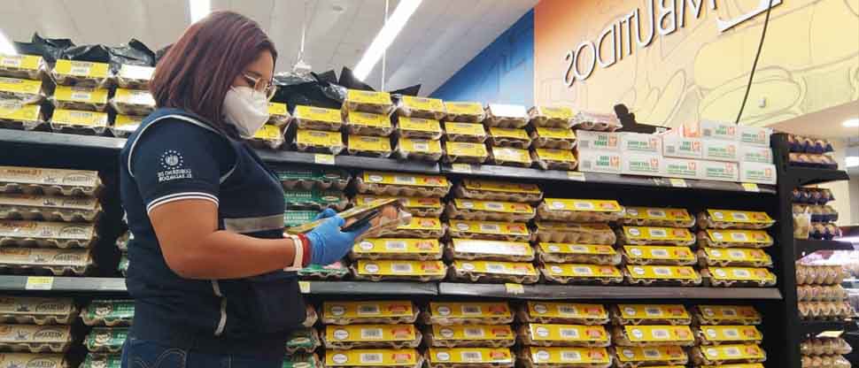 Defensoría del Consumidor continúa verificando precios del huevo en supermercados para cuidar el bolsillo de la ciudadanía