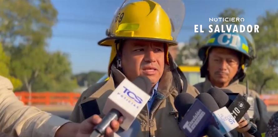 Cuerpo de Bomberos declara incendio controlado en comunidad Emmanuel, San Salvador
