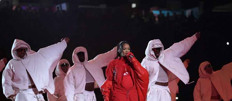 Rihanna llevó un invitado especial a su presentación en el Super Bowl, su segundo hijo