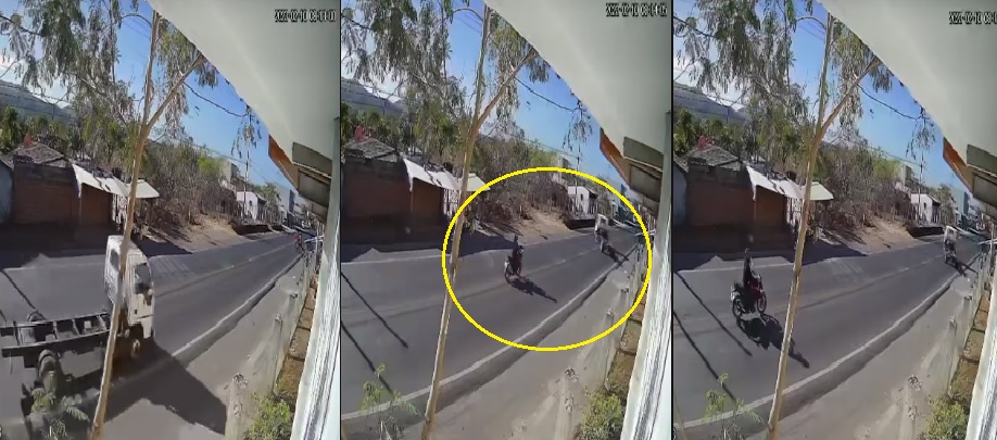 Captan el momento exacto de choque entre camionero y motociclista: En redes preguntan «¿Quién tuvo la culpa?»