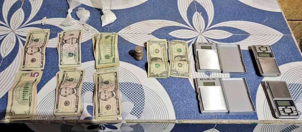 Soldados localizan $400 y porciones de droga abandonadas en la Tutunichapa