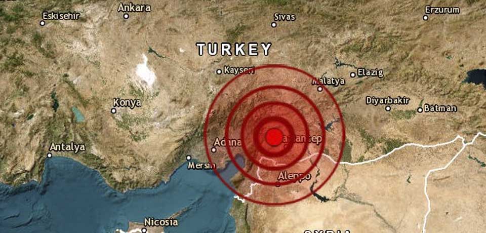 Potente terremoto de 7.8 golpea el sur de Turquía