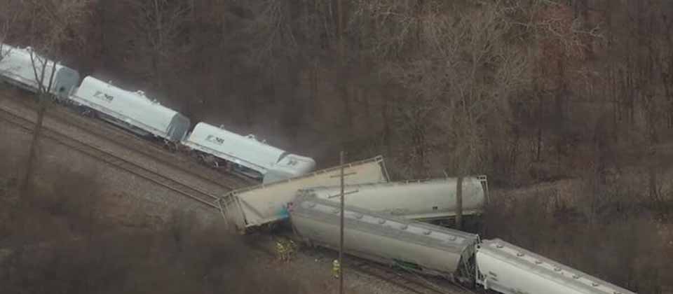 Descarrila otro tren con material tóxico en Estados Unidos