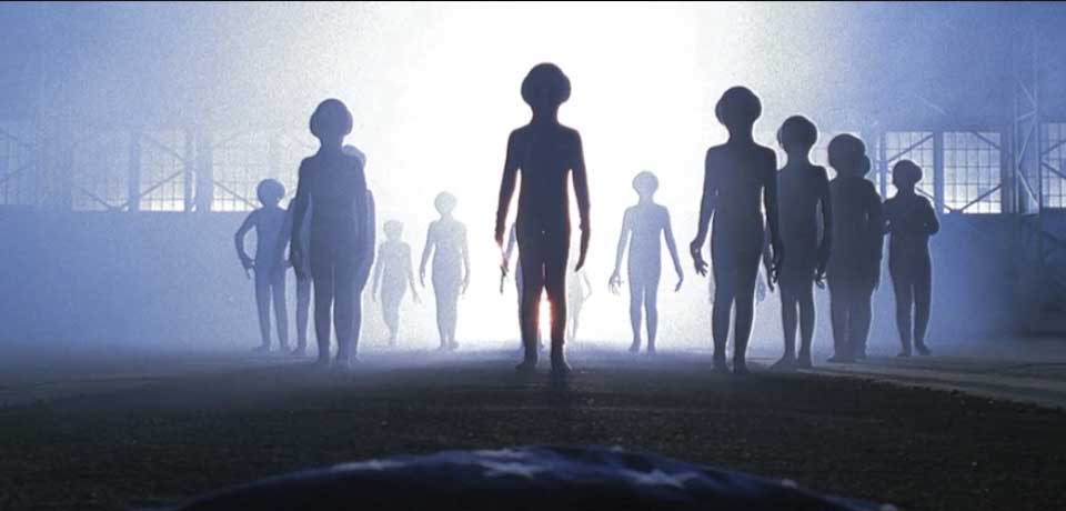 Viajero del tiempo dice que aliens «nos invadirán» este año