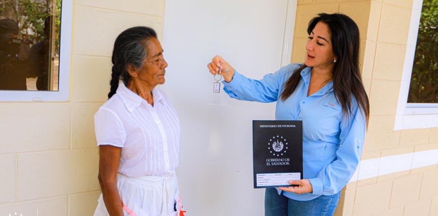 Entregan viviendas completamente nuevas a familias de Nejapa