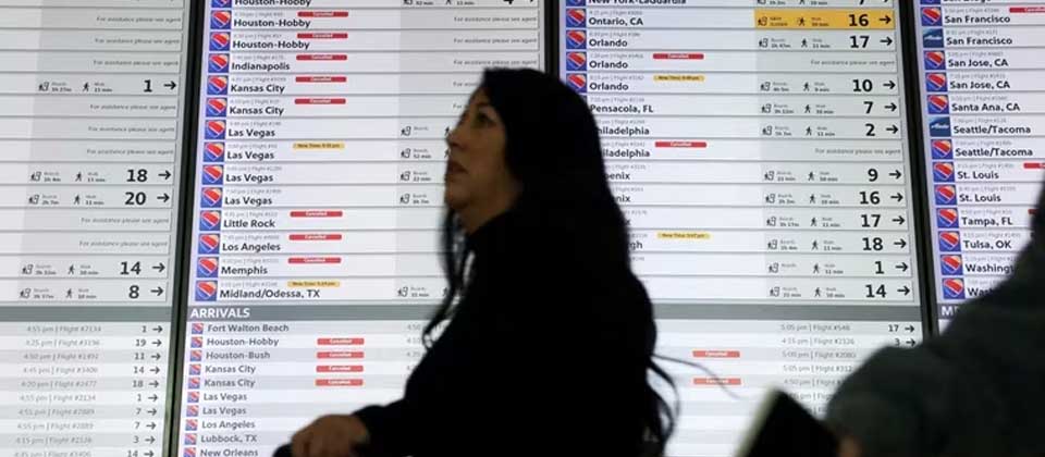 Más de 1,000 vuelos cancelados por tormenta de hielo en EUA