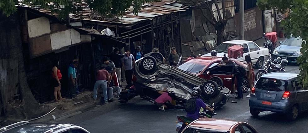Reportan fuerte accidente de tránsito calle a Mariona