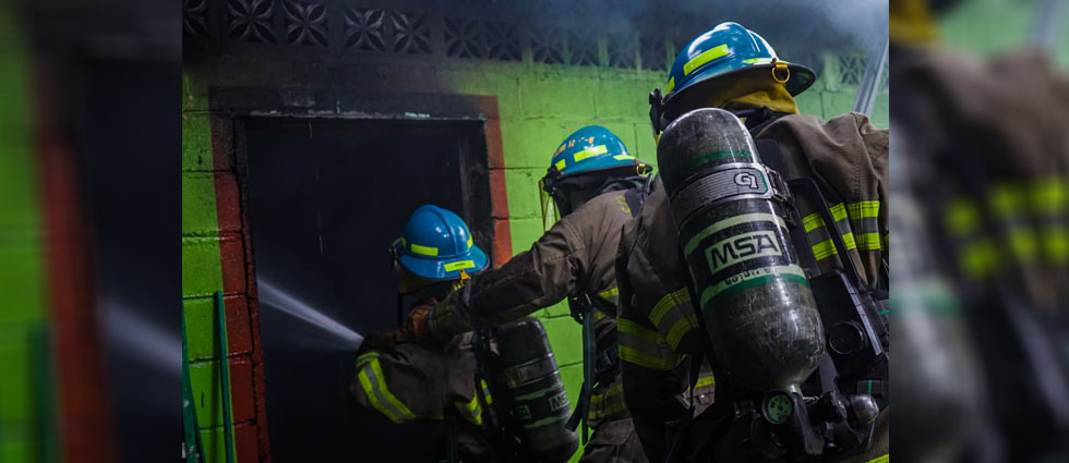 Un muerto tras voraz incendio en un mesón