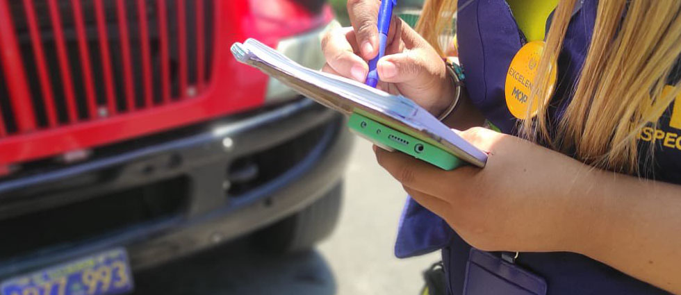 Conductor de ruta y unidad de la 2-A reciben cuatro multas, entre estas no tratar con respeto al pasajero