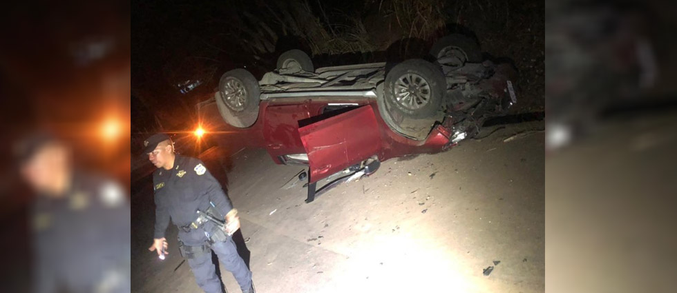 Dos lesionados tras vuelco de vehículo en La Unión
