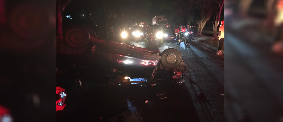 Dos lesionados tras vuelco de vehículo que conducía una persona ebria en Soyapango