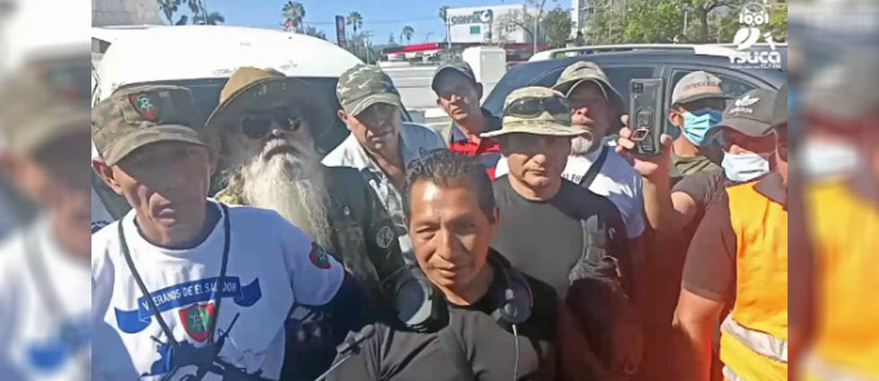 Veteranos de guerra exigen al Gobierno más dinero o cerrarán el aeropuerto y fronteras