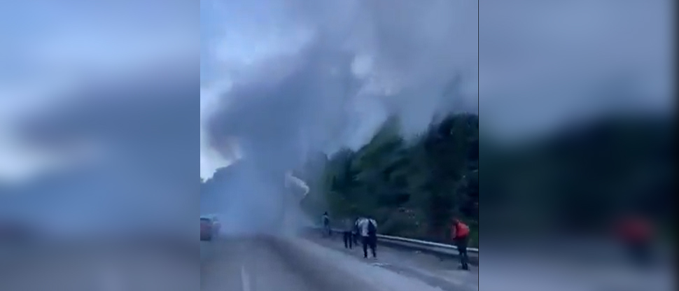 Bus se incendia mientras transportaba pasajeros del Puerto de La Libertad a San Salvador 