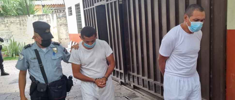 Sujetos son condenados a 10 años de prisión por traficar droga valorada en más de $25 mil