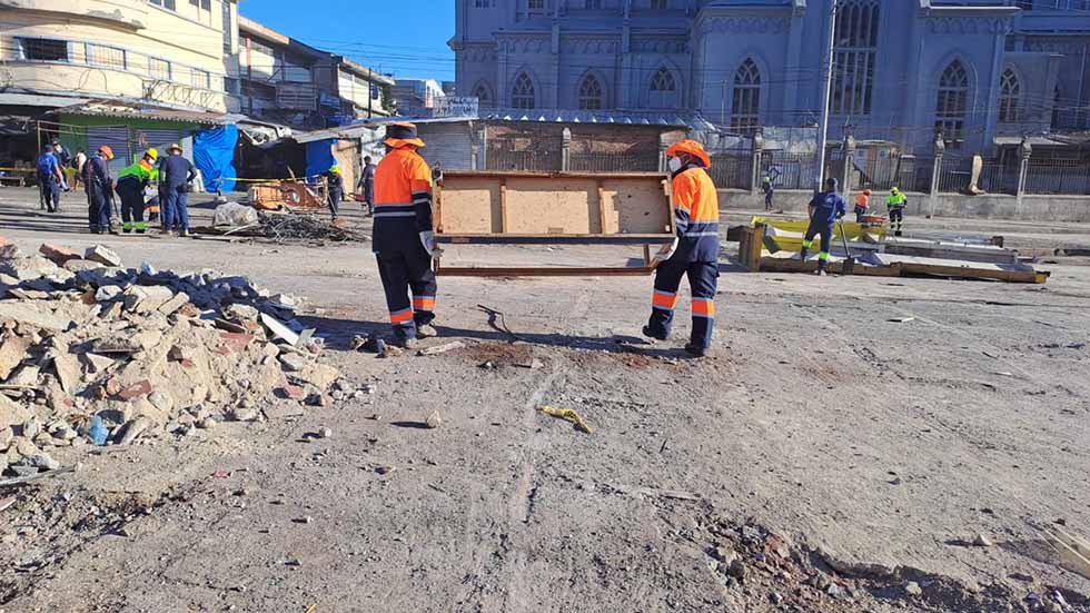 Alcaldía de San Salvador continúa labores de aseo en el sector de la iglesia El Calvario