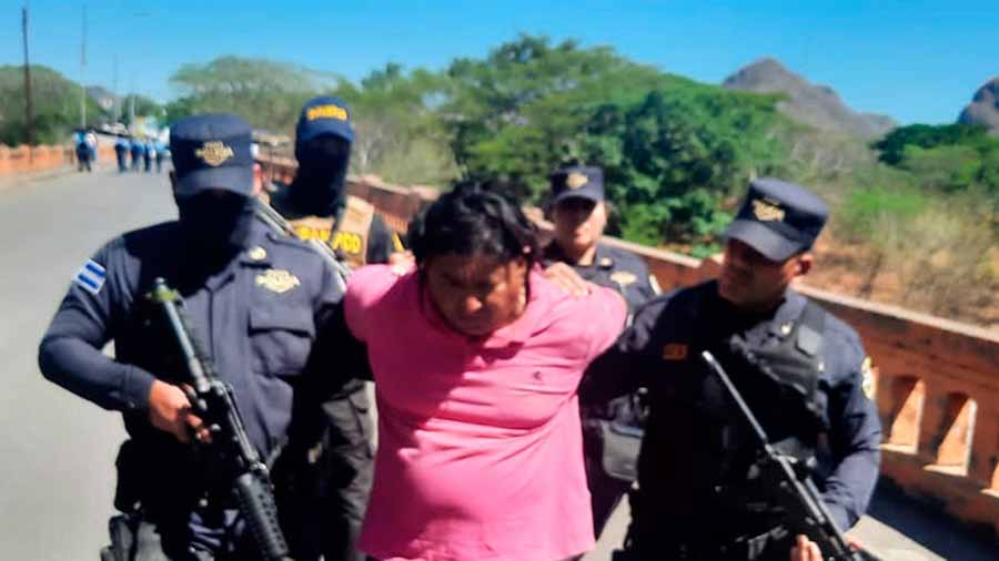 Pandillero salvadoreño capturado en Honduras es entregado a las autoridades salvadoreñas