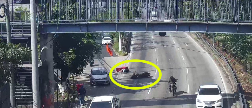 Camión derrama aceite en carretera Panamericana y provoca que 5 motociclistas se accidenten