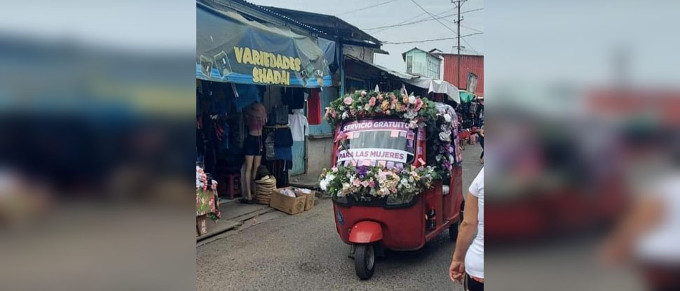 Dueño de mototaxi celebra el Día de la Mujer brindándoles transporte gratis