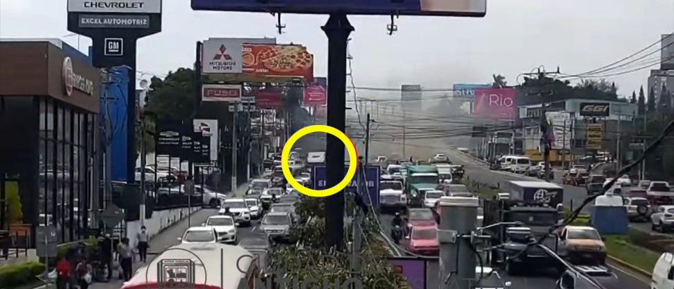 Este es el momento exacto cuando tráiler provoca múltiple accidente en el bulevar de Los Próceres