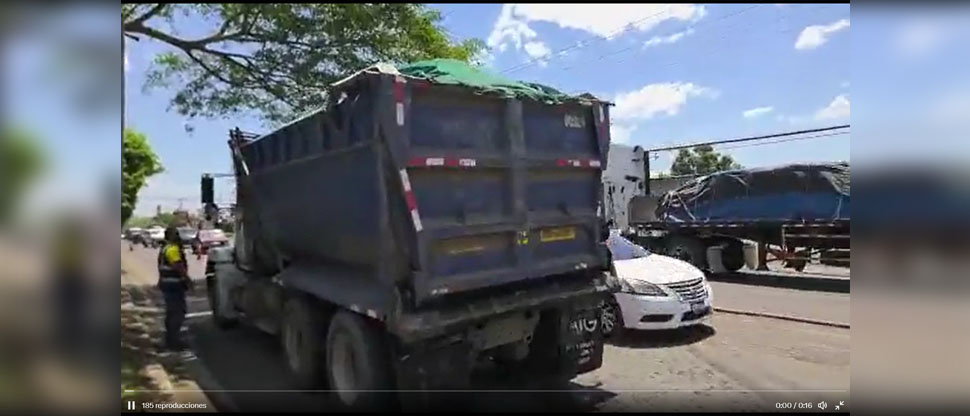 Sancionan a motorista de volqueta que circulaba con 19 toneladas de sobrepeso  