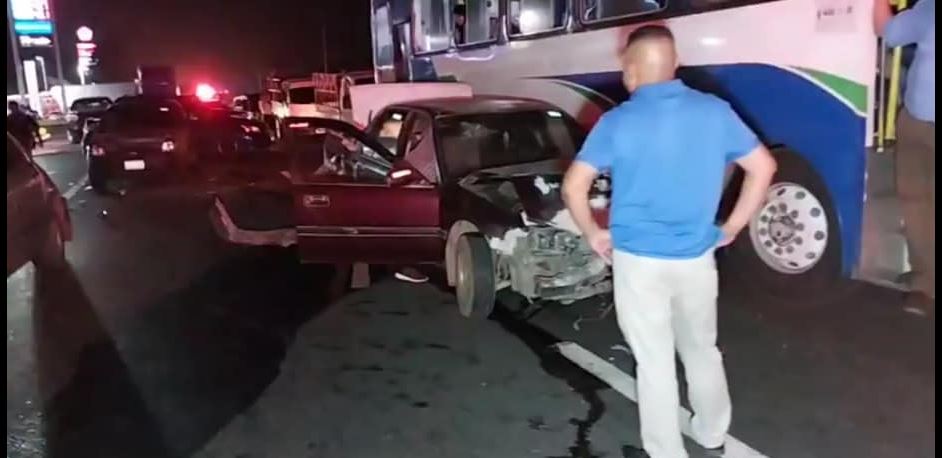 Conductor totalmente ebrio causa múltiple accidente en carretera a Sonsonate