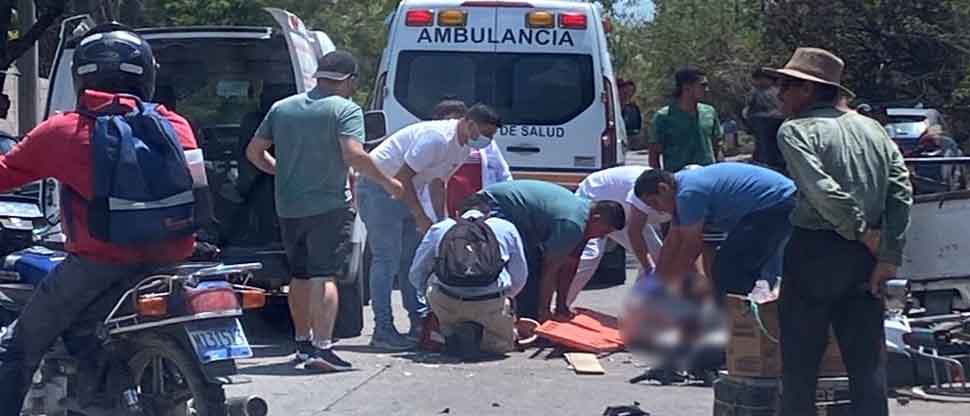 Reportan varios lesionados tras fuerte accidente entre vehículo y un motociclista en carretera a Metapán  