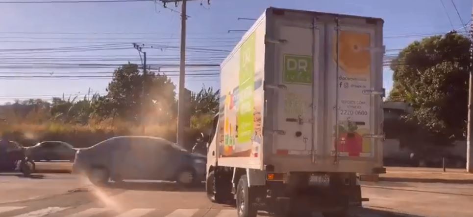 Conductor de camión se va sen sentido contrario sobre la carretera Panamericana (VIDEO)