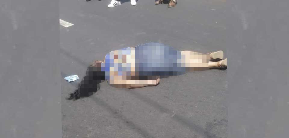 Mujer es atropellada a escasos metros de una pasarela en San Salvador